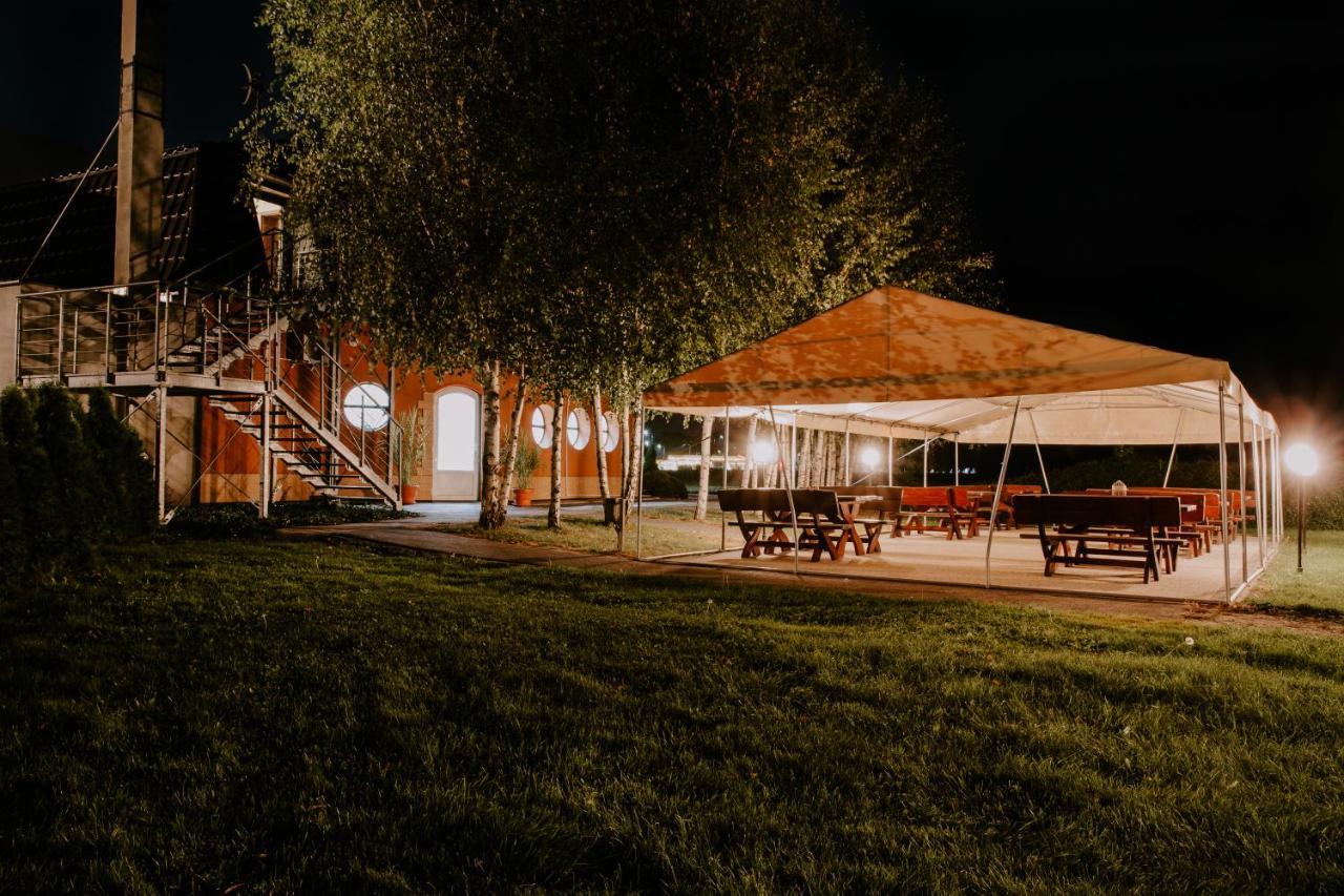 Hotel Lawendowy Ogrod Brzeg Exteriér fotografie